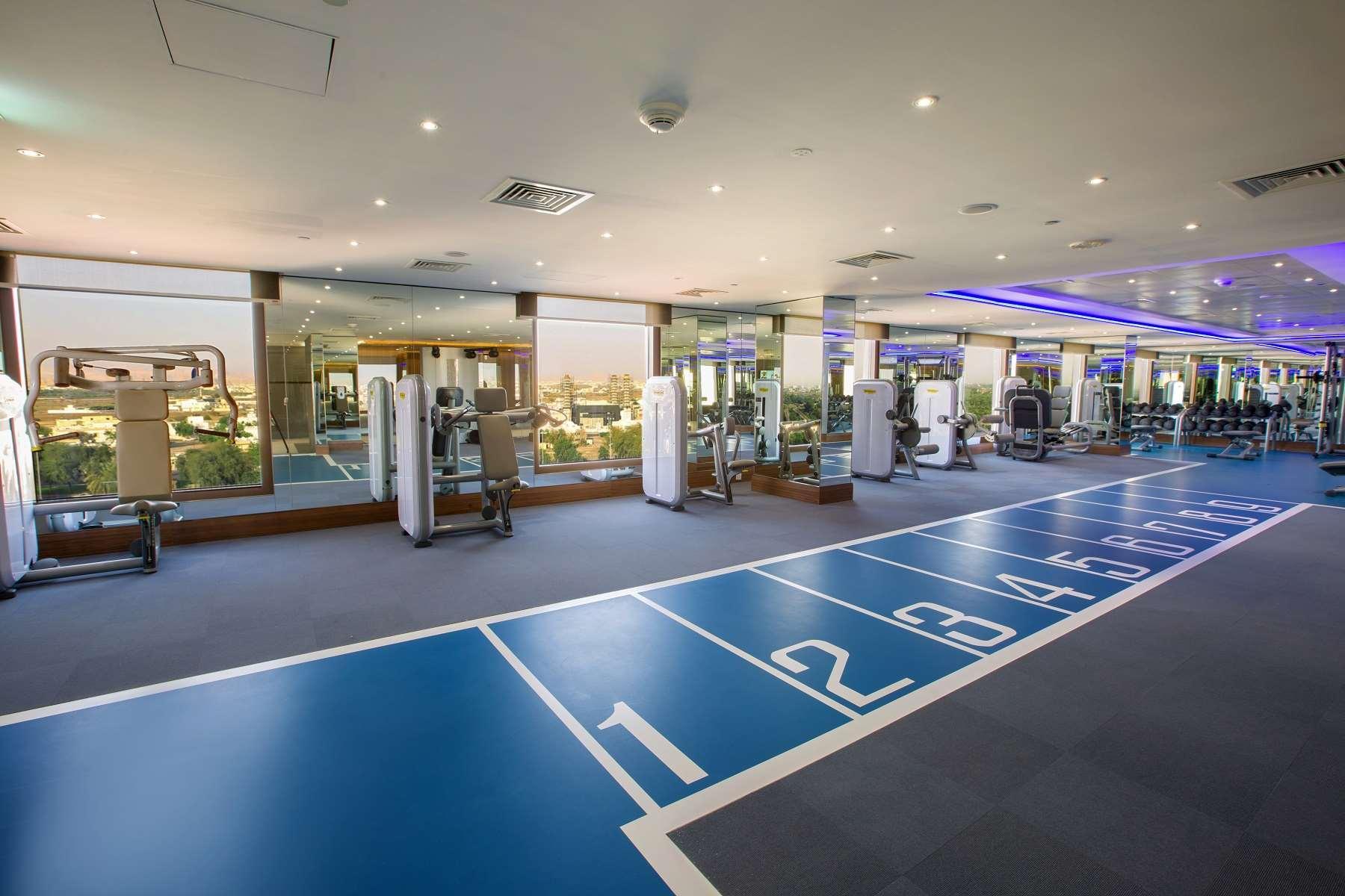 Ayla Grand Hotel Al Ain Buitenkant foto The gym at the InterContinental