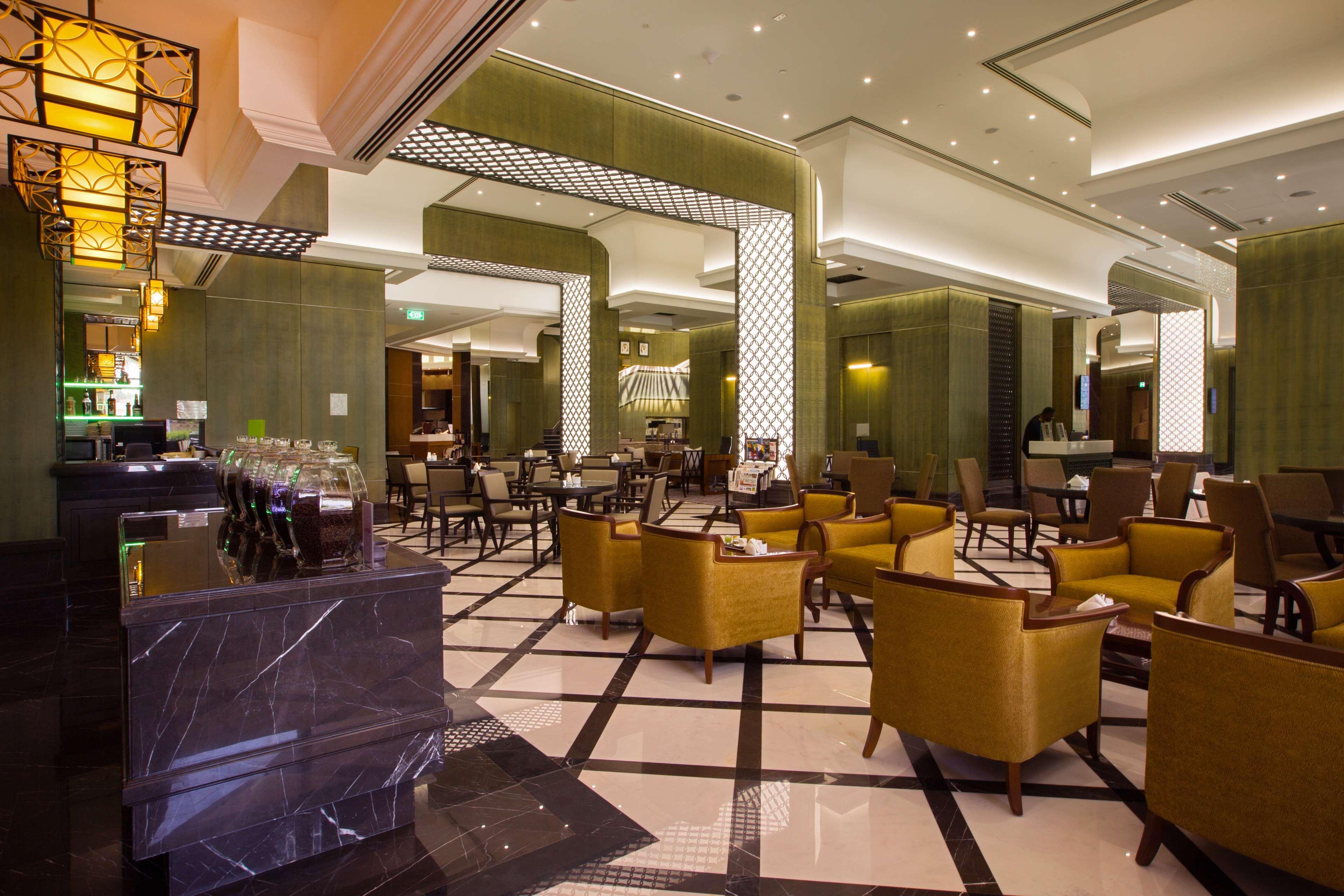 Ayla Grand Hotel Al Ain Buitenkant foto The lobby
