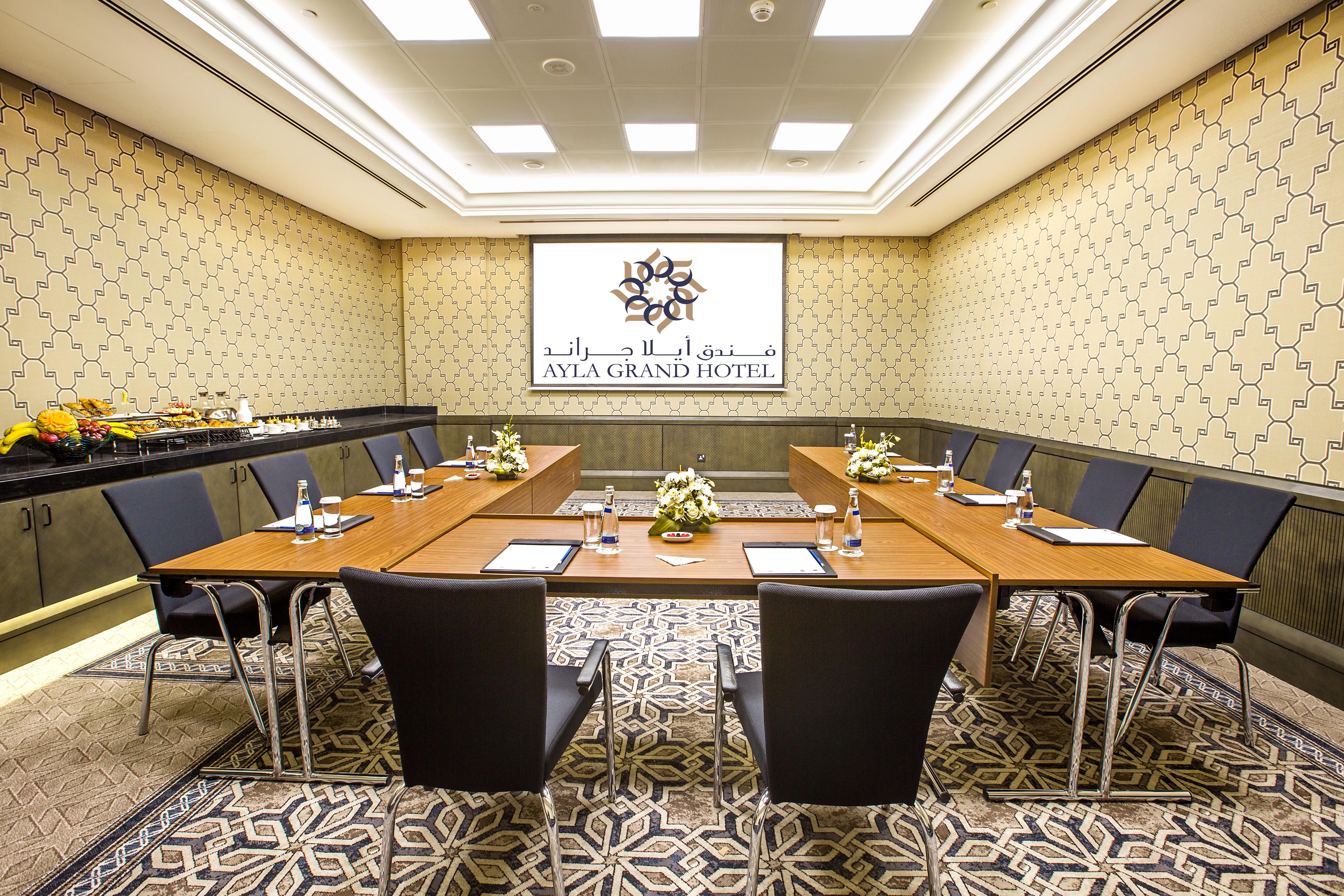 Ayla Grand Hotel Al Ain Buitenkant foto Meeting room