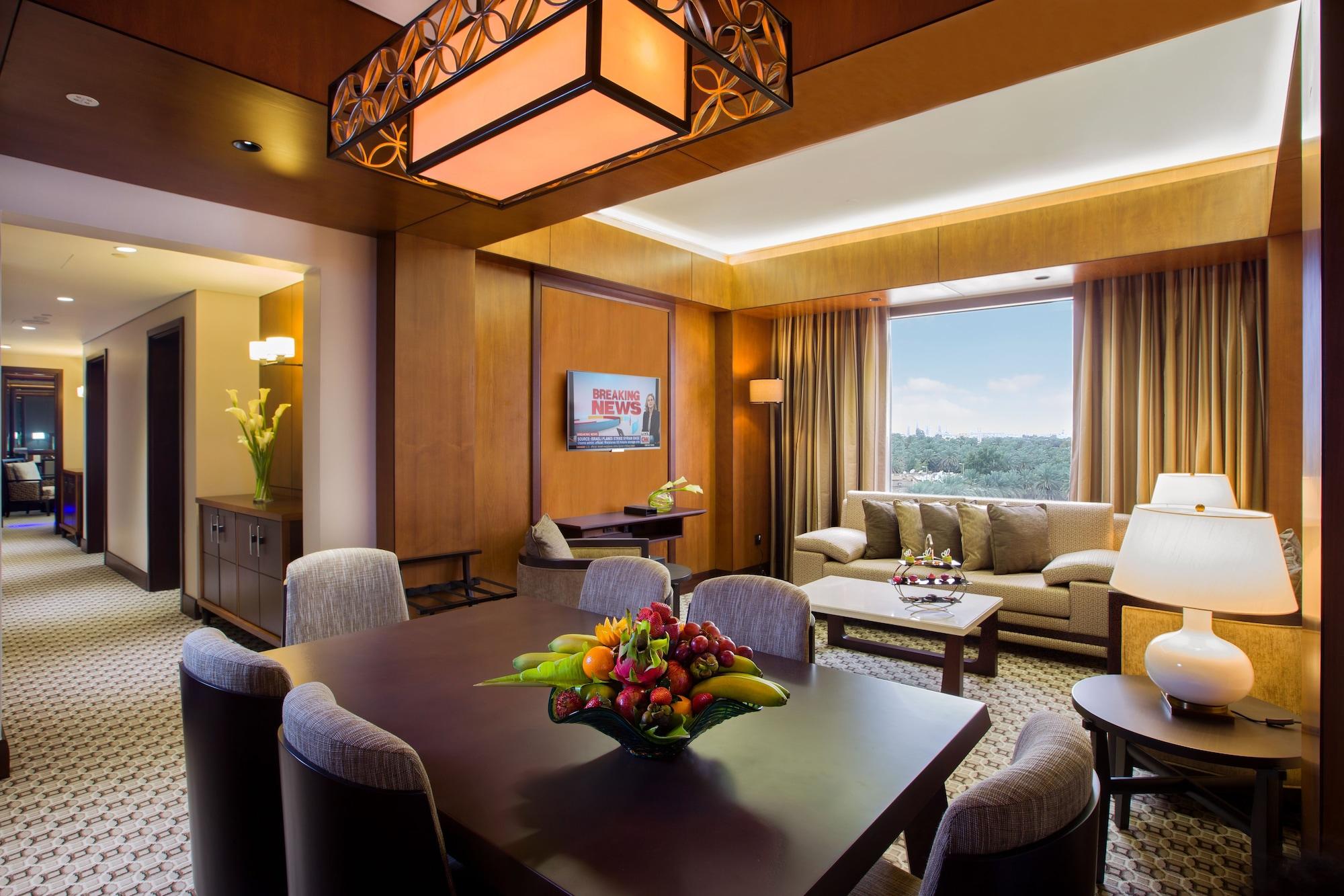 Ayla Grand Hotel Al Ain Buitenkant foto Suite at the hotel